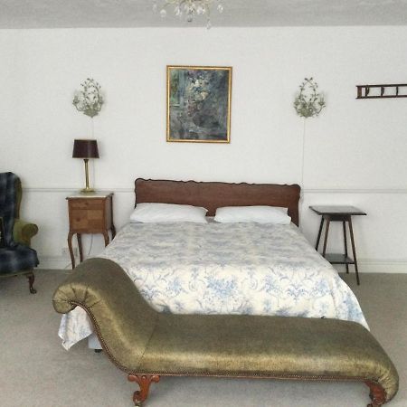Garden Flat 1 Bed & Breakfast Ландъндо Екстериор снимка