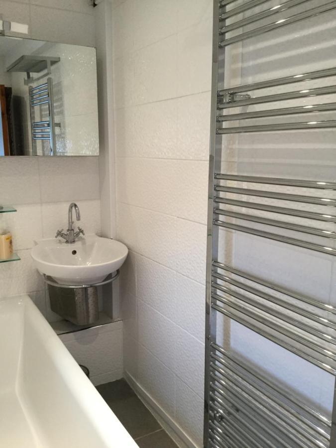 Garden Flat 1 Bed & Breakfast Ландъндо Екстериор снимка