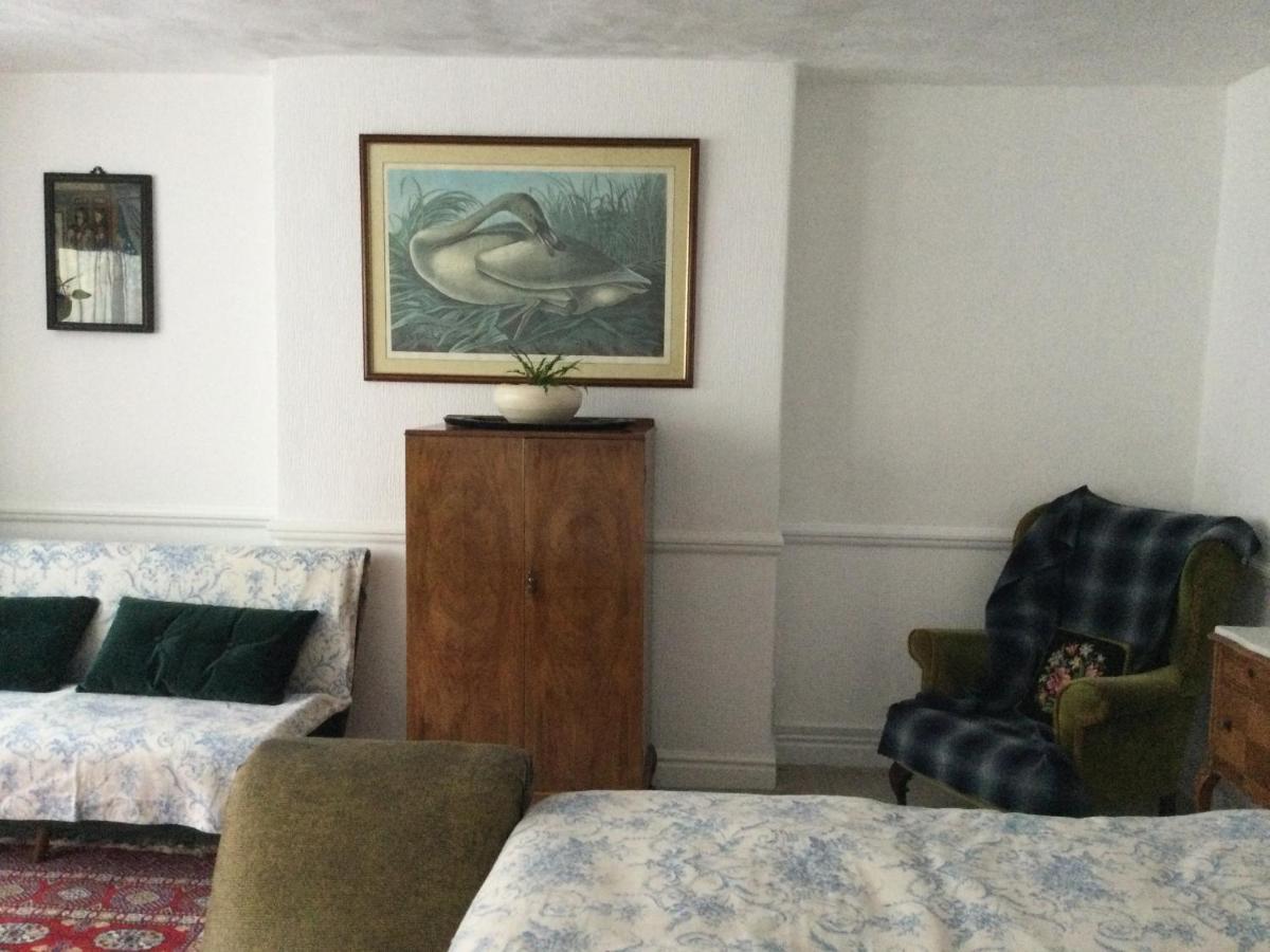 Garden Flat 1 Bed & Breakfast Ландъндо Екстериор снимка
