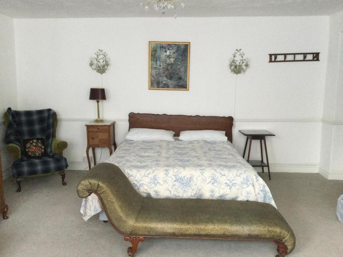 Garden Flat 1 Bed & Breakfast Ландъндо Екстериор снимка